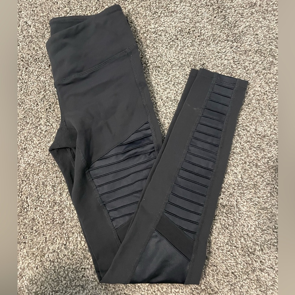 ALO Yoga Women's 28” High Waist Moto Legging
| Women’s size XS